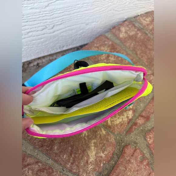 New Sprints Alien Acid Glow Crossbody Running Sling It Bag - Picture 6 of 7